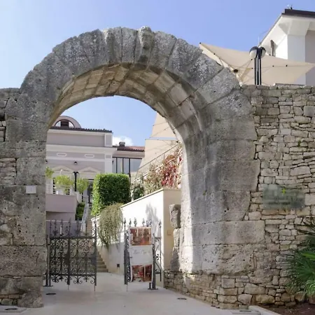 Zora * Pula